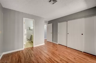 Photo #3: 2331429 Listing