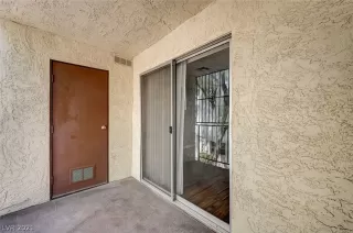 Photo #4: 2331429 Listing