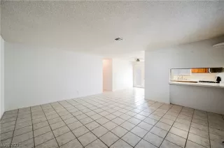 Photo #6: 2331430 Listing