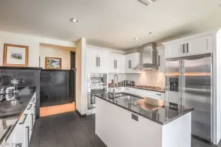 Photo #1: 2331431 Listing