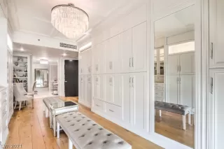 Photo #2: 2331431 Listing