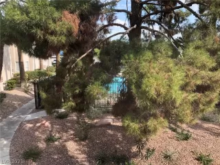 Photo #3: 2331435 Listing 