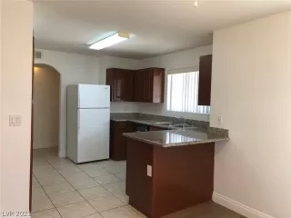 Photo #4: 2331435 Listing 