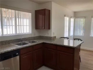 Photo #5: 2331435 Listing 