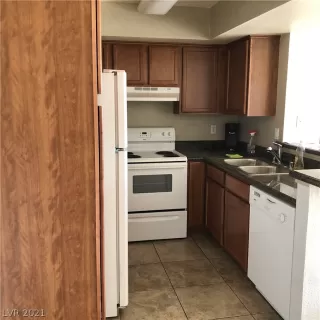 Photo #5: 2331437 Listing 