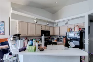 Photo #6: 2331454 Listing