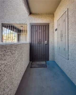 Photo #3: 2331481 Listing