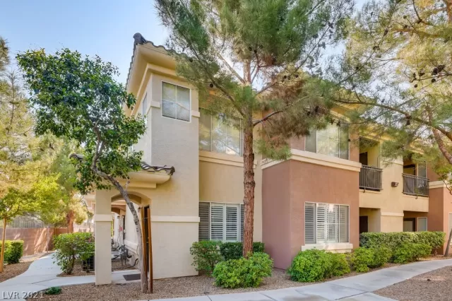 MLS: 2331484 Condo For Sale