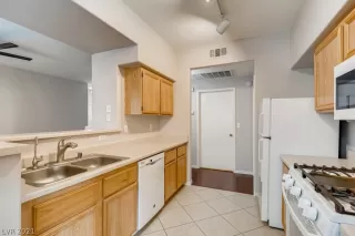 Photo #3: 2331484 Listing