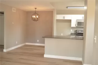 Photo #2: 2331499 Listing 