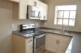 Photo #4: 2331499 Listing 