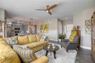 Photo #5: 2331515 Listing 