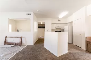 Photo #4: 2331529 Listing
