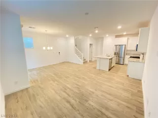 Photo #3: 2331541 Listing 