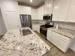 Photo #4: 2331541 Listing 