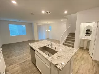 Photo #5: 2331541 Listing 