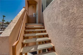 Photo #3: 2331545 Listing