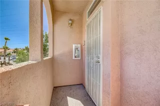 Photo #4: 2331545 Listing