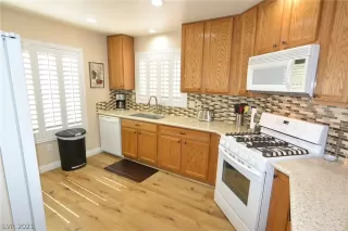 Photo #4: 2331546 Listing 