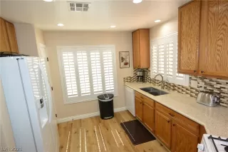 Photo #5: 2331546 Listing 