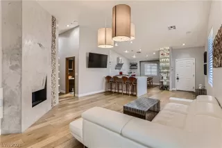 Photo #6: 2331547 Listing 