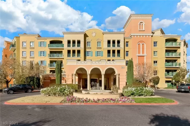 MLS: 2331589 Condo For Sale