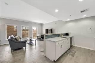 Photo #1: 2331589 Listing