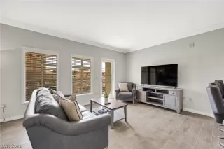 Photo #2: 2331589 Listing