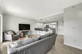 Photo #3: 2331589 Listing