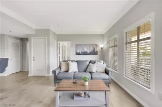 Photo #5: 2331589 Listing