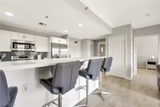 Photo #6: 2331589 Listing