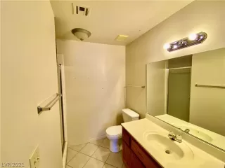 Photo #4: 2331590 Listing