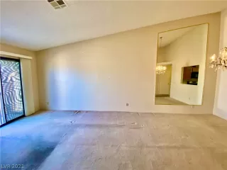 Photo #6: 2331590 Listing