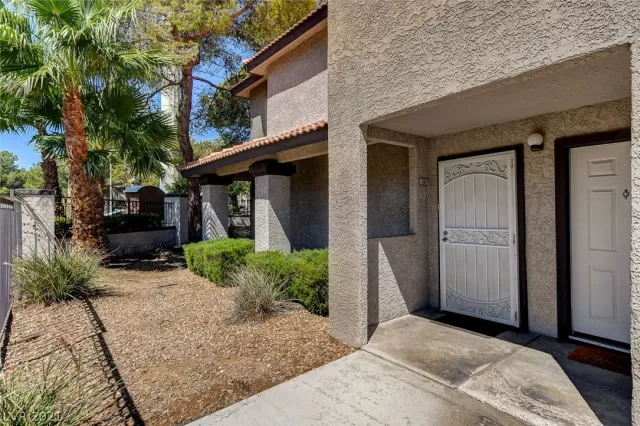 MLS: 2331601 Condo For Sale