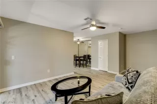 Photo #4: 2331601 Listing