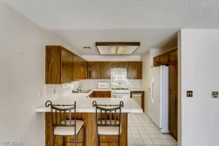 Photo #5: 2331604 Listing