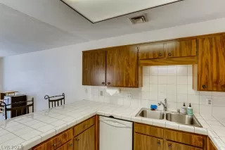 Photo #6: 2331604 Listing