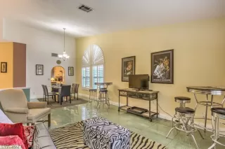 Photo #4: 2331614 Listing