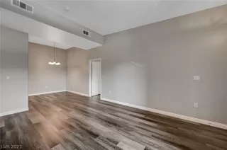 Photo #5: 2331647 Listing