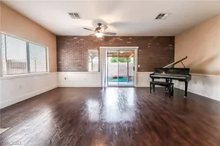 Photo #6: 2331657 Listing 