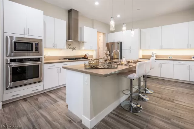 MLS: 2331658 Condo For Sale