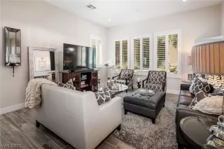 Photo #3: 2331658 Listing