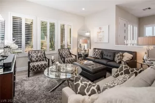 Photo #4: 2331658 Listing