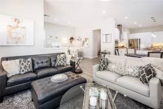 Photo #5: 2331658 Listing