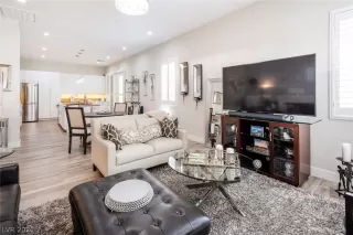 Photo #6: 2331658 Listing