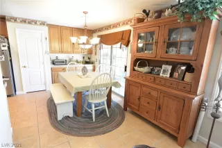 Photo #5: 2331672 Listing