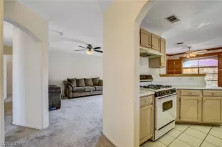 Photo #6: 2331680 Listing