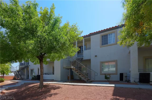 MLS: 2331684 Condo For Sale