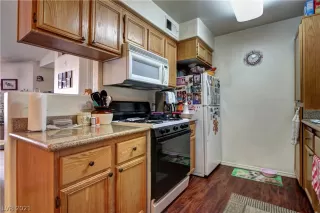 Photo #4: 2331684 Listing