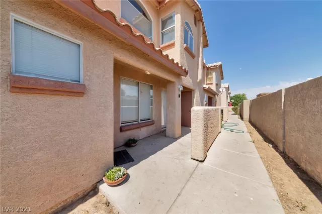 MLS: 2331688 Condo For Sale